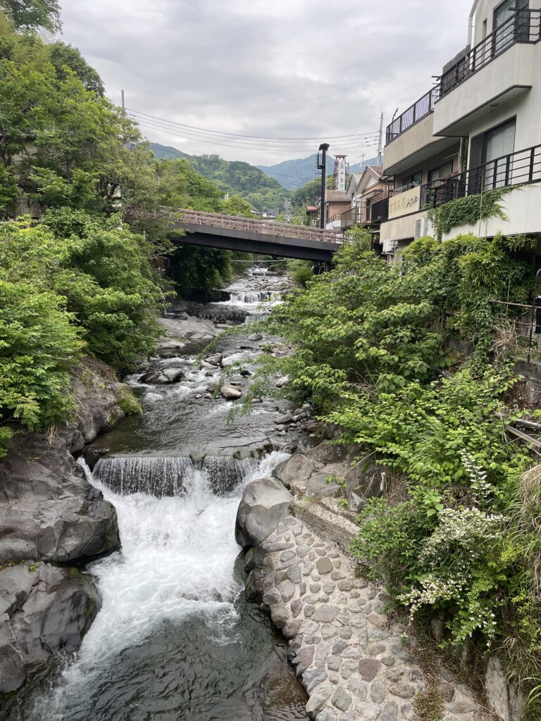 湯河原温泉場をきもの散歩。のんびり、ゆっくりと癒しの時間をお過ごしください。